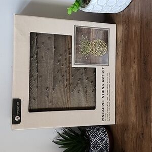 Hampton Art - Pineapple String Art Kit​​​​